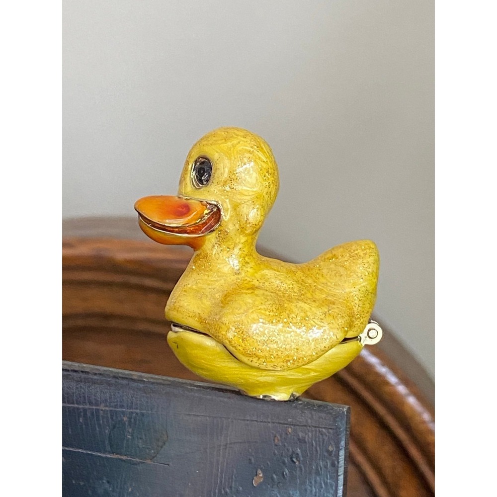 Vintage Trinket Small Duck Magnet Pill Hindged Rhinestone Eye Miniature Jewelry